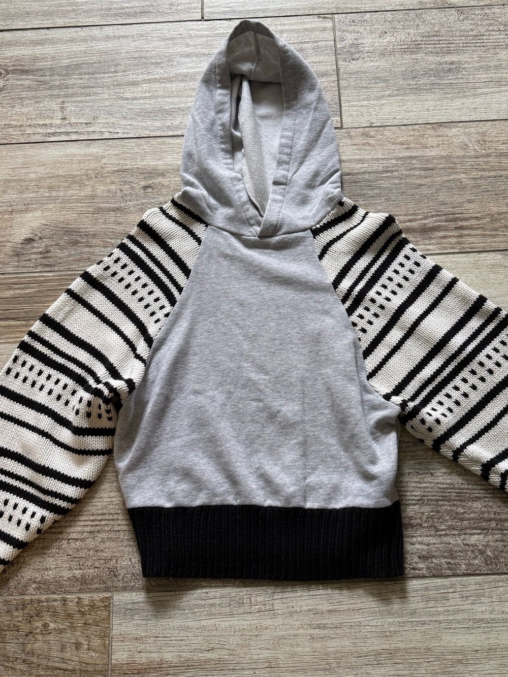 Urban Outfitters Knit Sweater Hoodie Sweatshirt